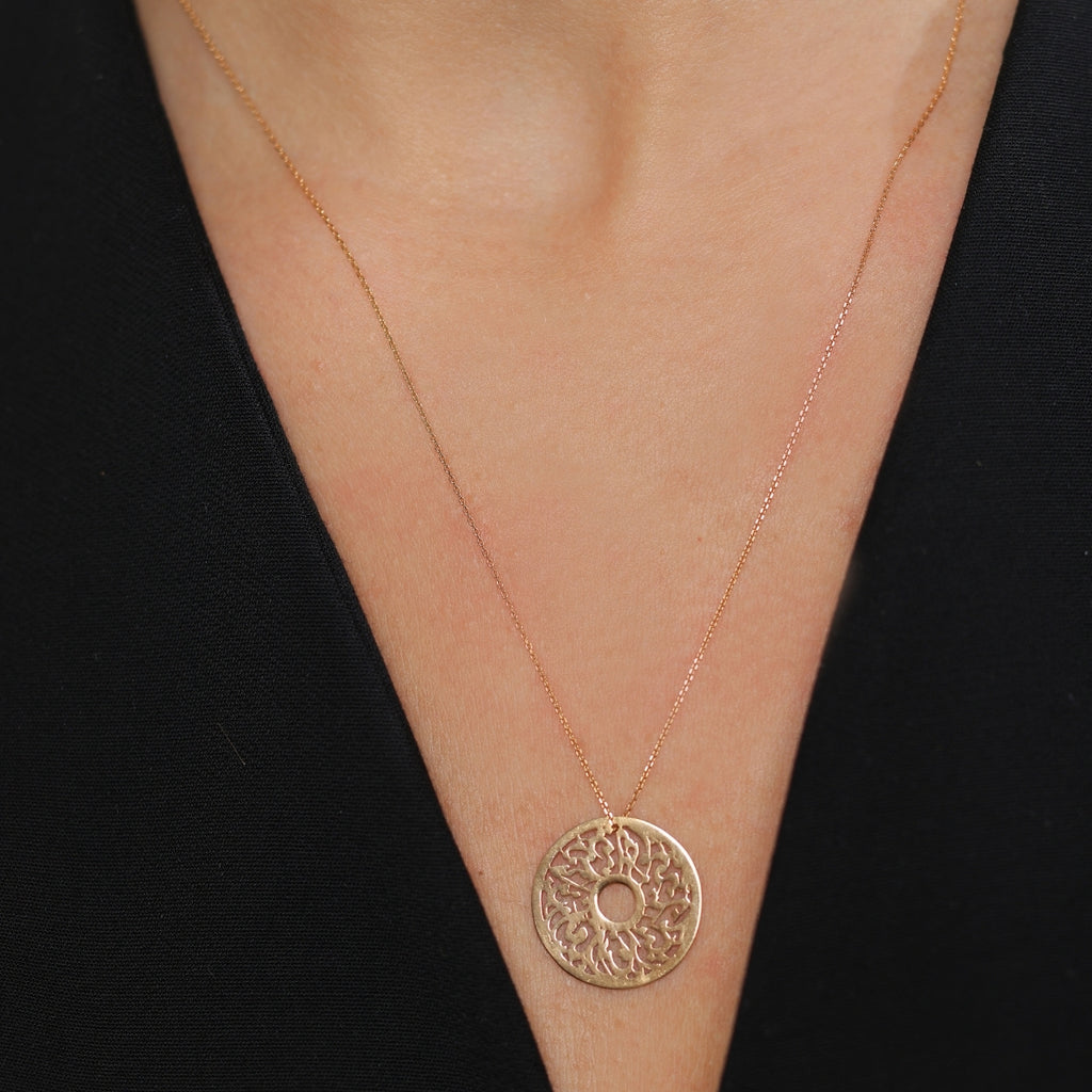 Griff 18k Gold Mum Necklace | Boom & Mellow