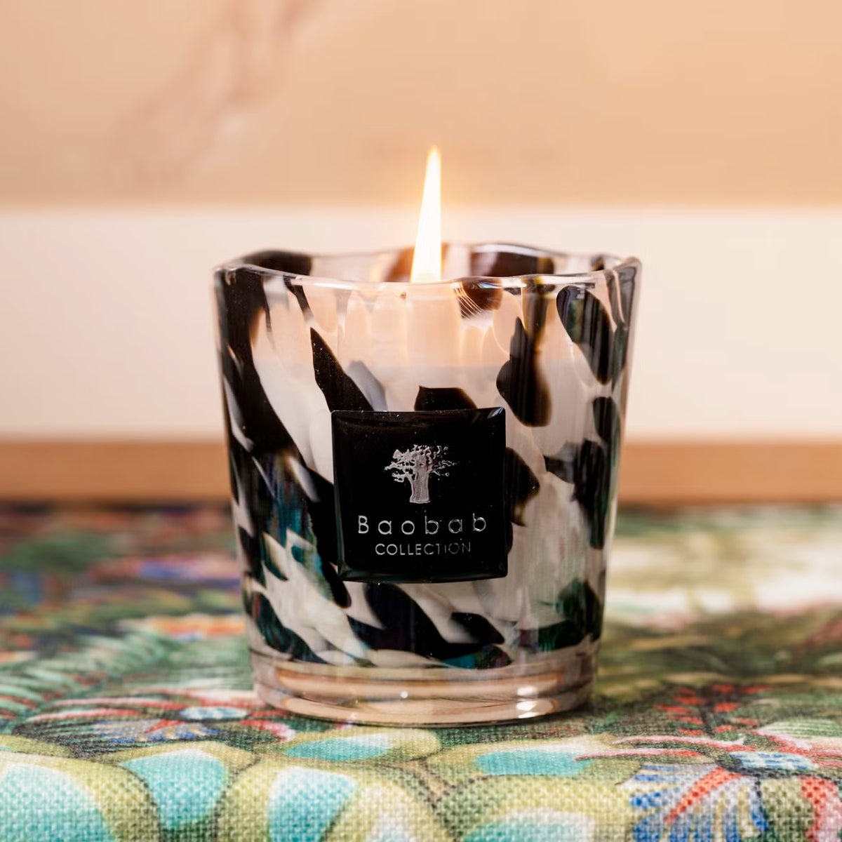Max 08 Pearls Black Candle