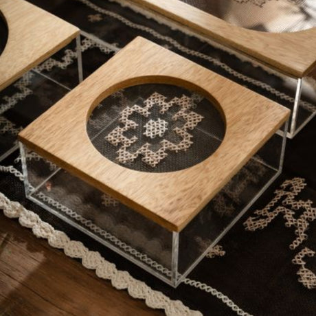 Embroidered Mesh Small Square Plexi Box