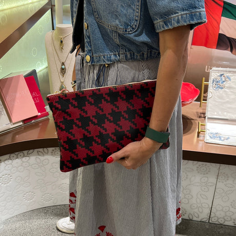 Bold Houndstooth Pattern Leather Clutch